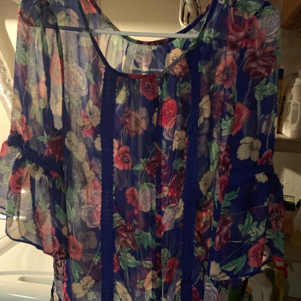 Thin floral short